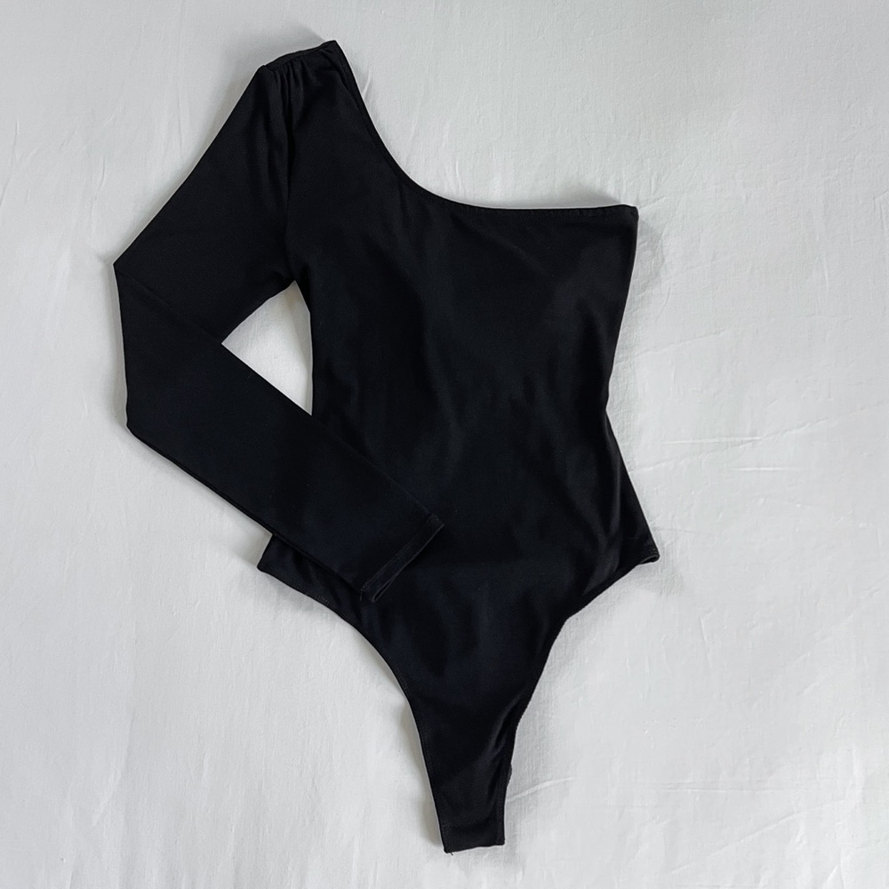 ASTR The Label Twist Back One Sleeve Bodysuit | Black | Size S | NWOT